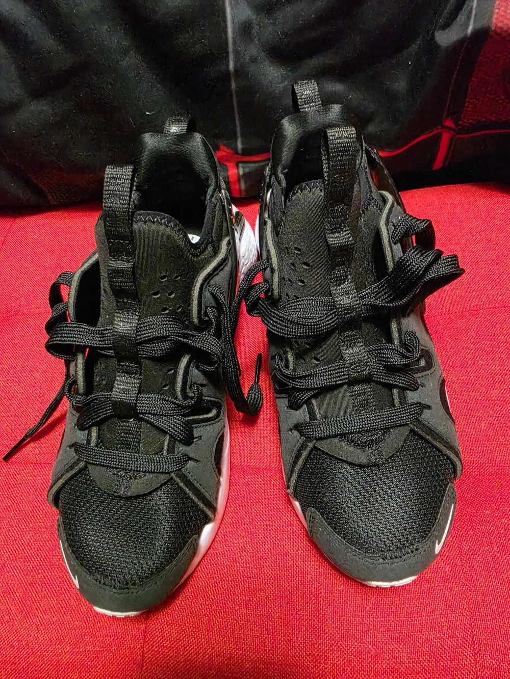 Womens  Black Athletic Sneakers - Breathable Comfort